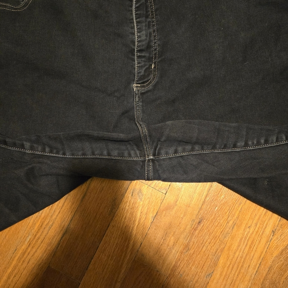 Riders By Lee Dark Denim Mid-Rise Capri - Picture 5 of 5